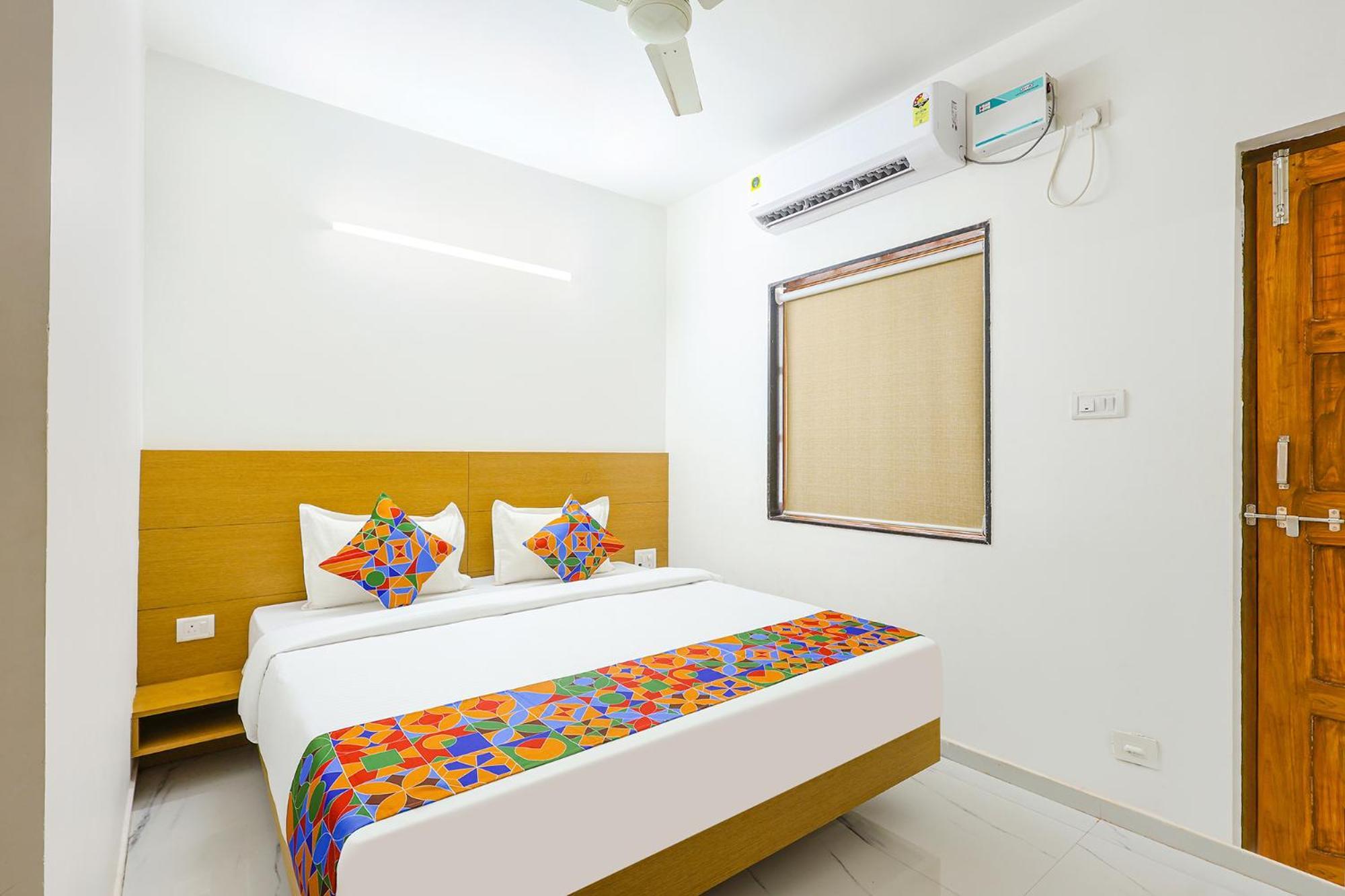 Hotel Pednekar Plaza 2*