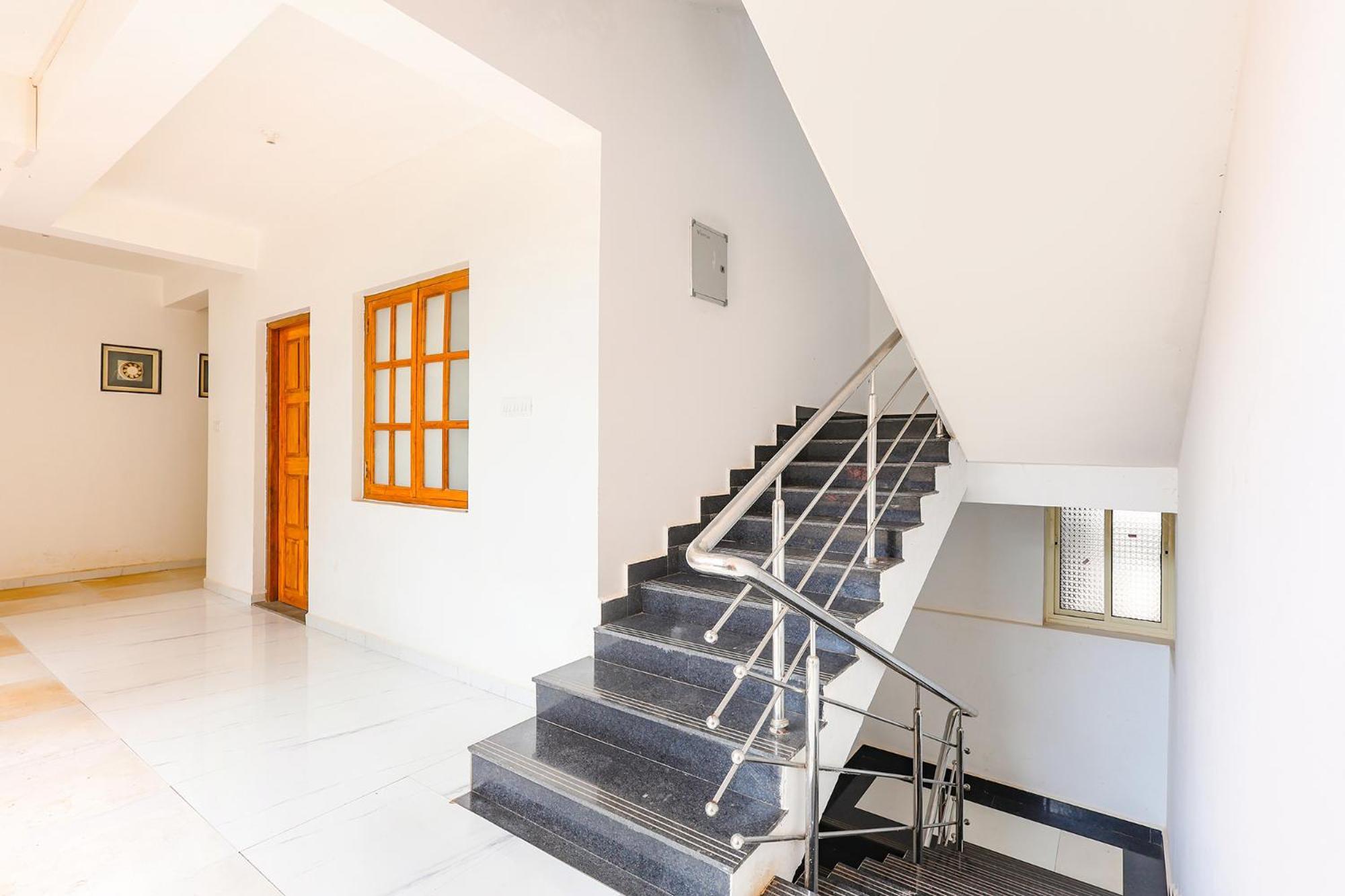 Hotel Pednekar Plaza