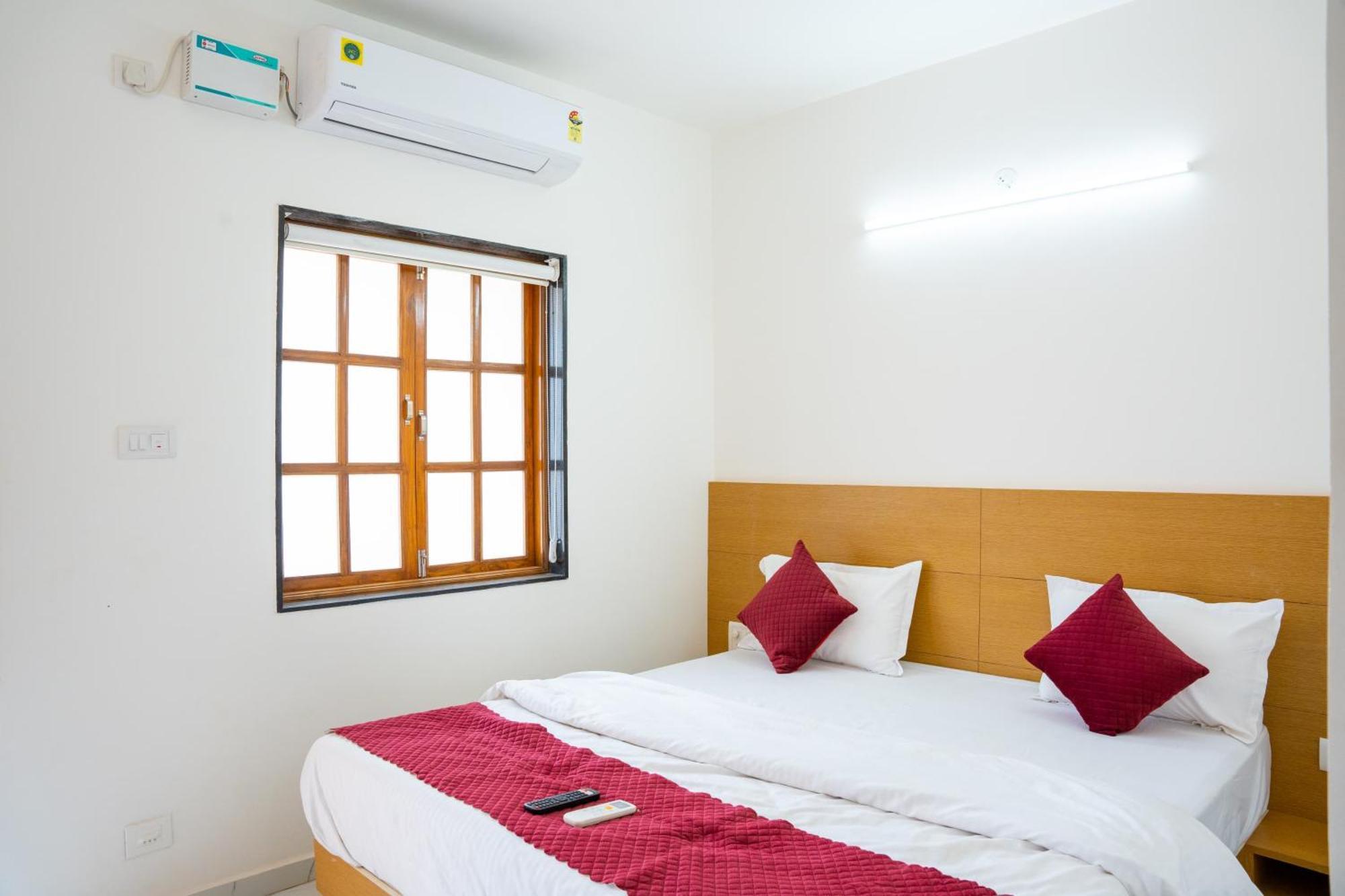 Hotel Pednekar Plaza 2*
